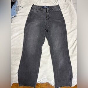 Hollister Ultra High-Rise Mom Jeans — Washed Black